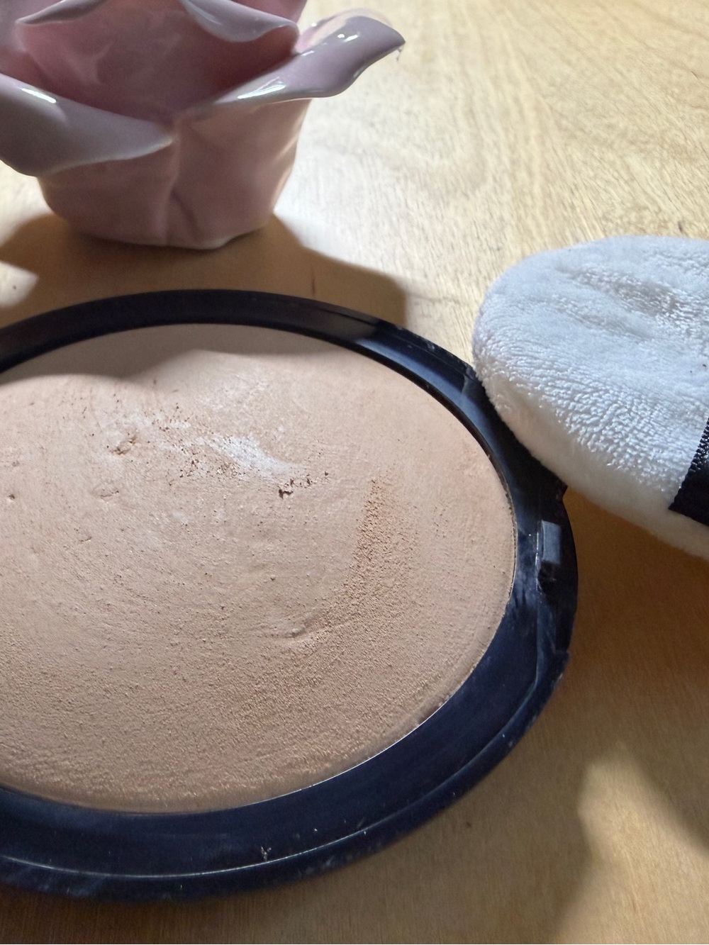 Laura Geller Double Take Baked Foundation Powder- FAIR - Picture 3 of 4